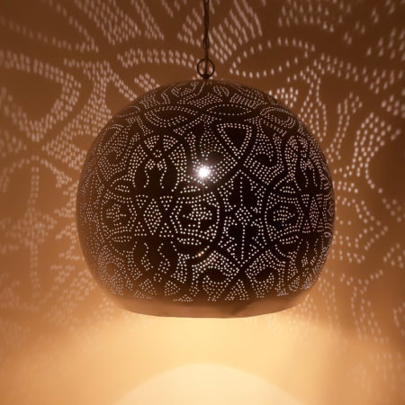 Oosterse hanglamp filigrain Arabische lamp met gaatjes en metaal buitenkant wit binnenkant goud prachtige Oosterse lampen