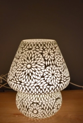 Oosterse tafellamp met uniek paddenstoelen design handgemaakt van prachtig transparant glasmozaiek nu bij Kalini